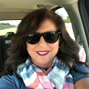 Meet your Posher, Lisa